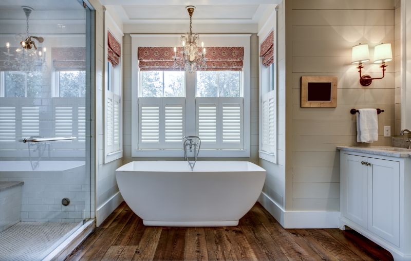 Traditional Alcove Bathtub
